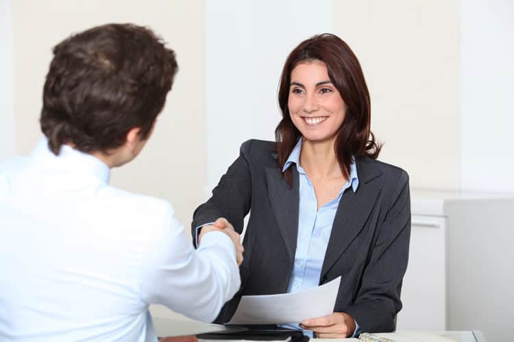 Como obter o primeiro emprego?